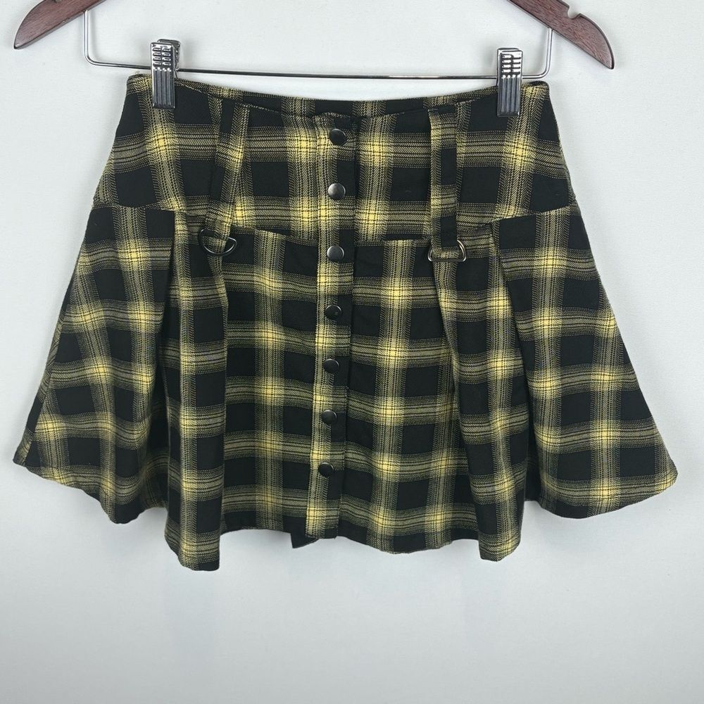 Hot Topic Plaid Snap Button Skirt‎